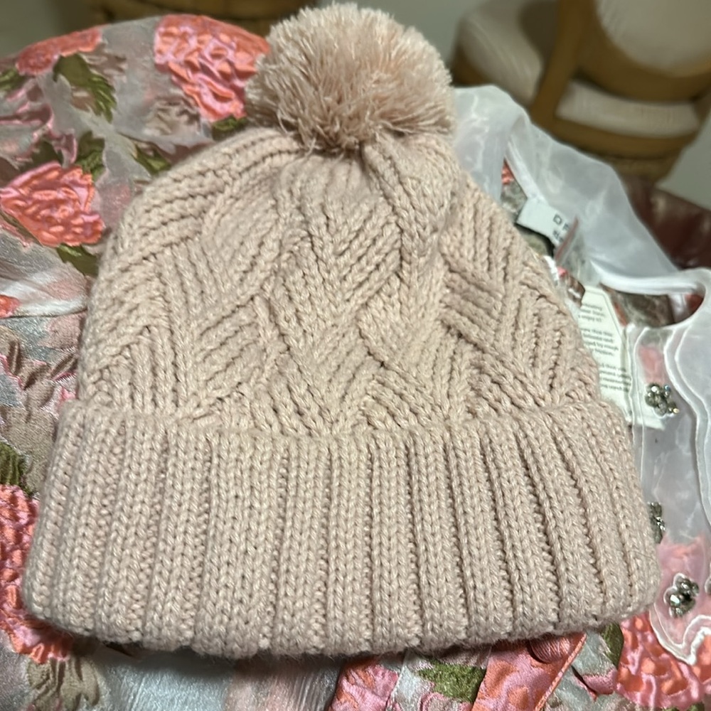 Jessica Simpson ladies Pom Beanie.